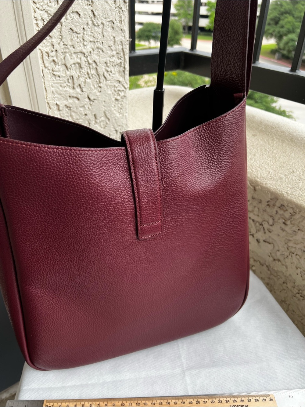 Coach Hadley Large Shoulder Leather Shoulder Bag in Burgundy - Picture 2 of 6
